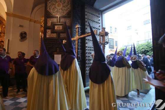 Devolución de túnicas propiedad de la hermandad